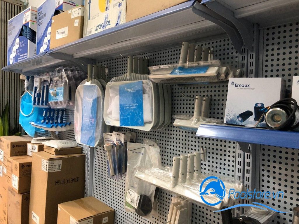 Dụng cụ vệ sinh hồ bơi