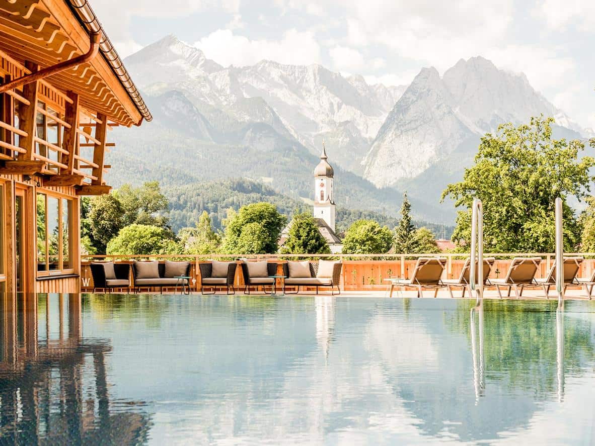 Tận hưởng cảnh núi non đẹp không tì vết ở khu nghỉ dưỡng ở dãy Alps xứ Bavaria