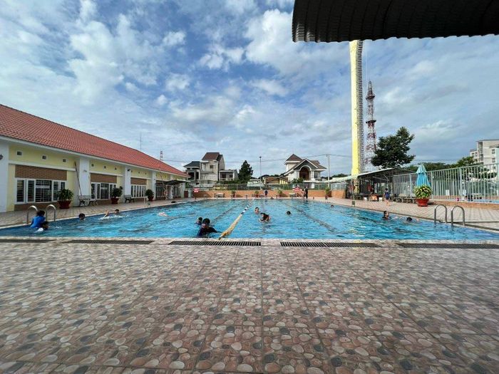 Hồ bơi tại Trung tâm Học tập và Sinh hoạt Thanh thiếu niên Tây Ninh – Hình ảnh 2